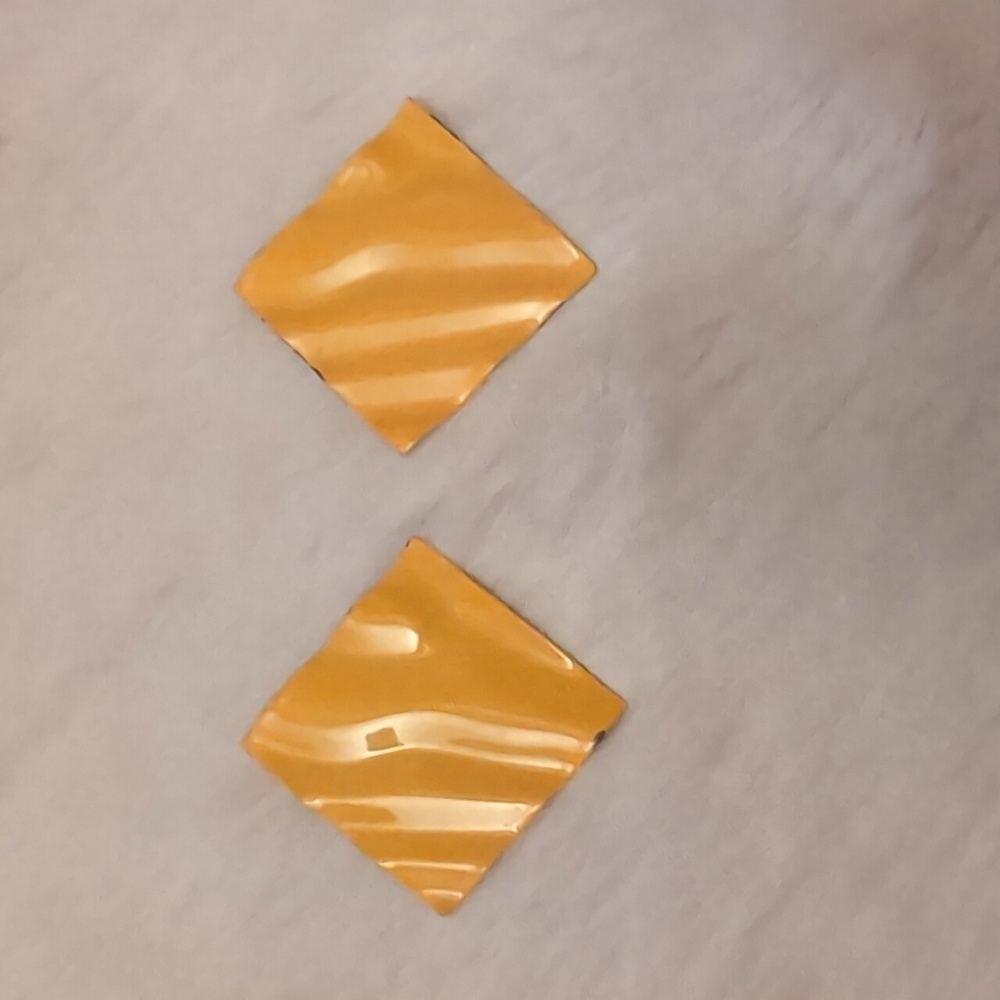 Vintage Yellow Geometric Textured Diamond Shaped Metallic Stud Earrings